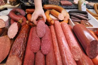 Капитал - В кризис россияне получают зарплату курами и колбасой