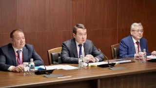 Капитал - Алихан Смаилов встретился с главами крупных компаний РФ