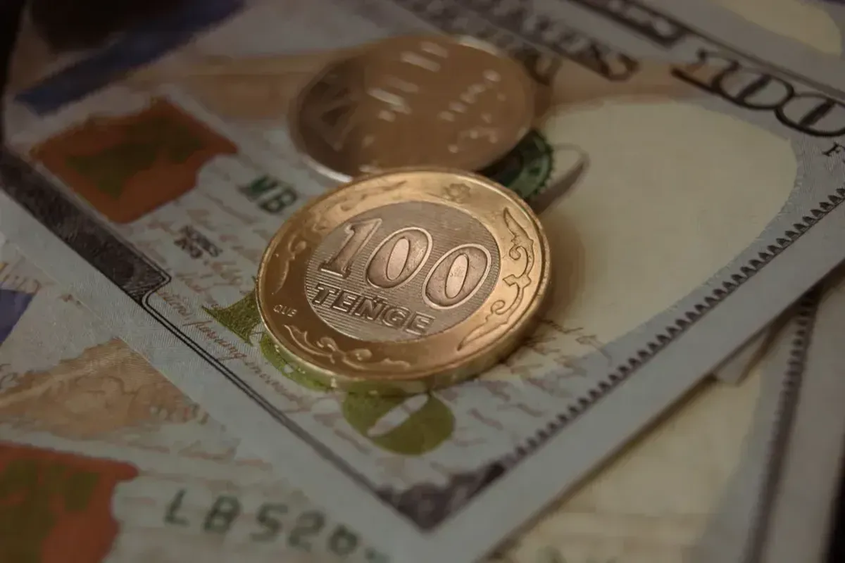 Средневзвешенный курс доллара на бирже составил 480,72 тенге