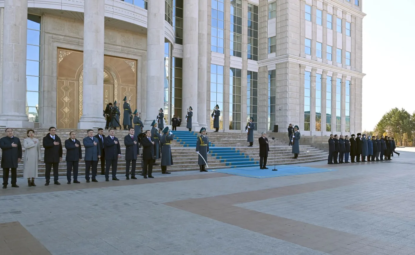 Президент РК принял участие в церемонии поднятия Государственного флага - фото kapital.kz