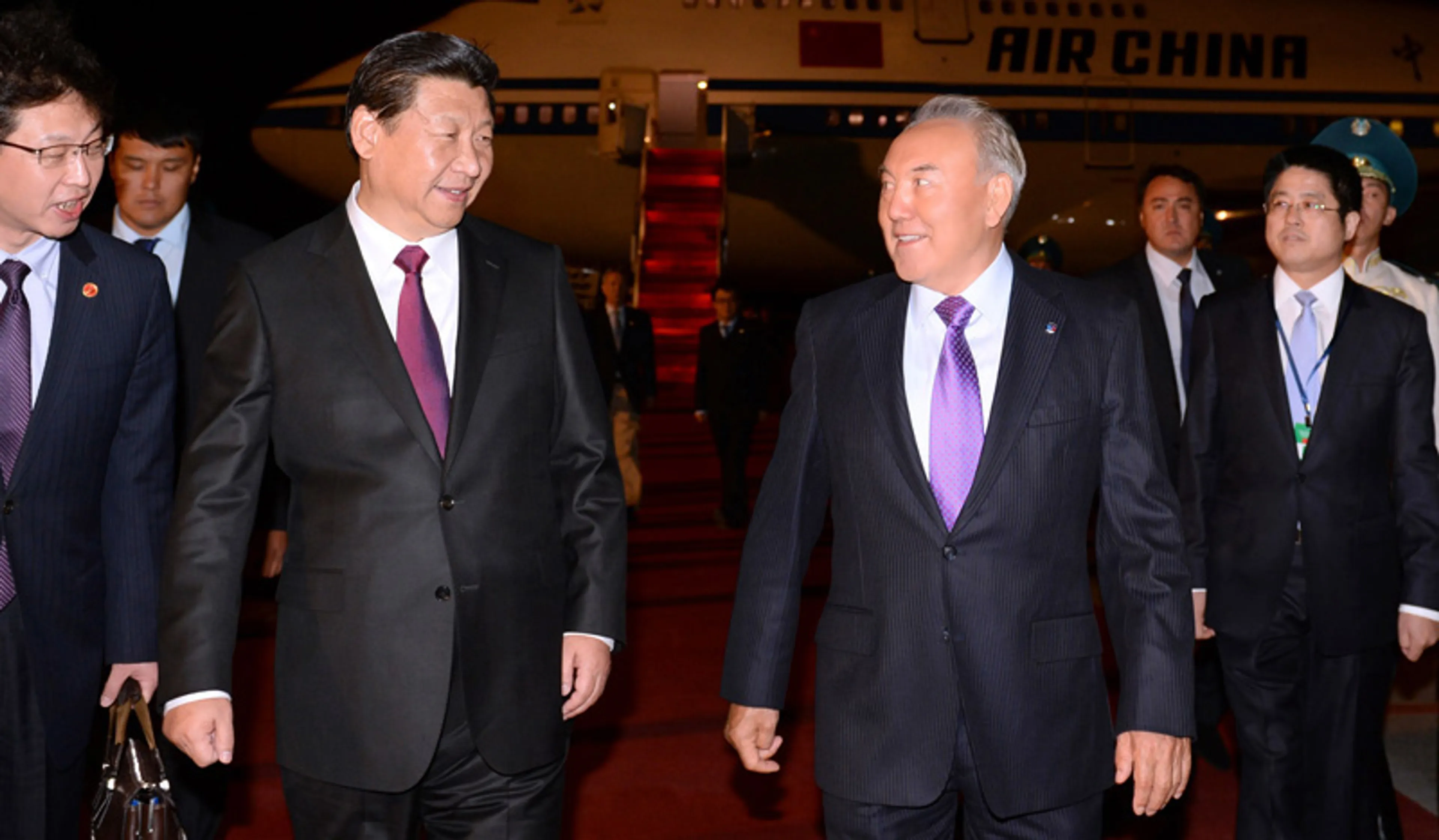 Капитал - Си Цзиньпин предложил перейти на тенге и юани во взаимной торговле