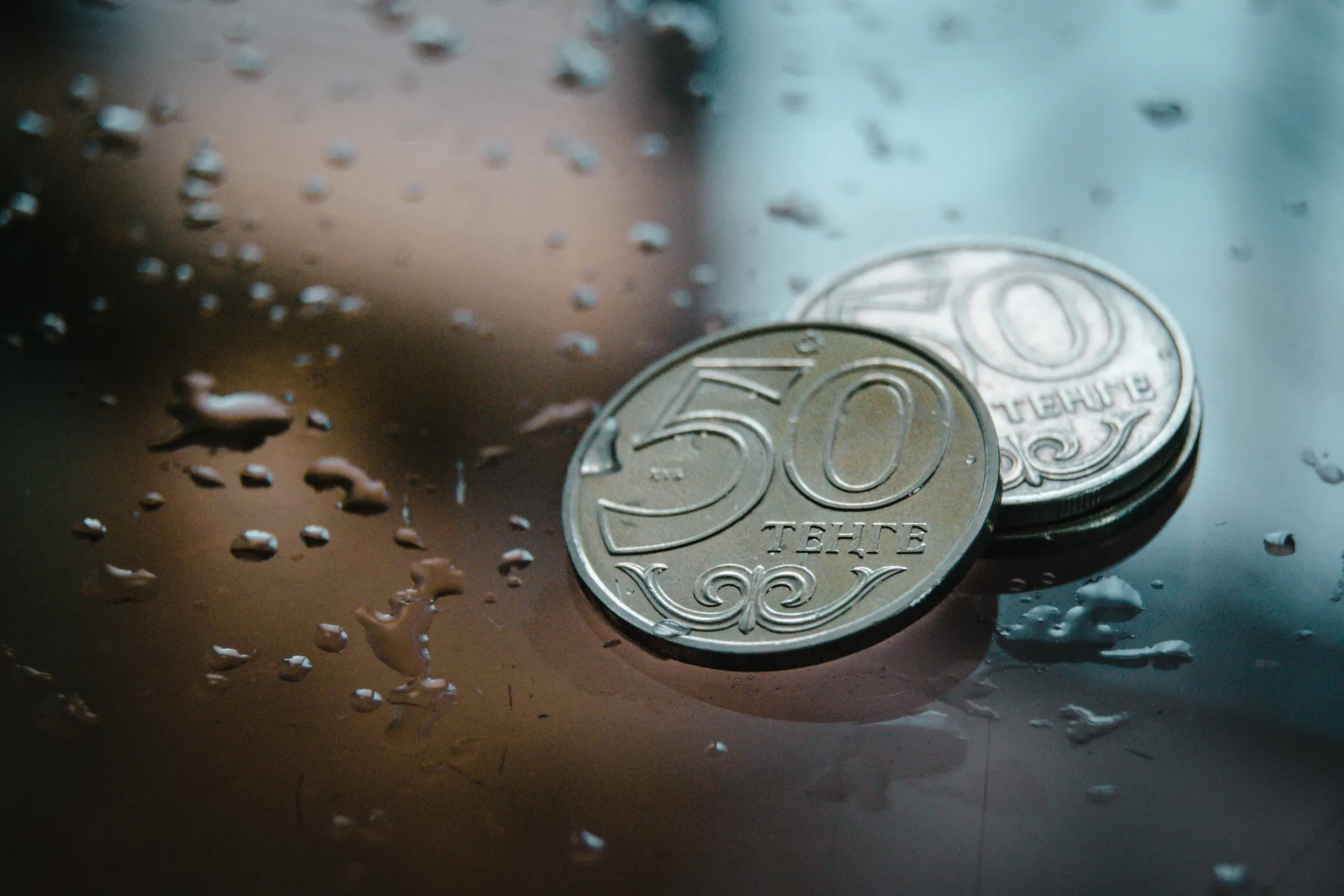 Капитал - Нацвалюта укрепилась до 385 тенге за доллар