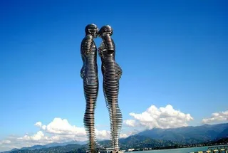 Капитал - В Батуми разрушили статую Али и Нино