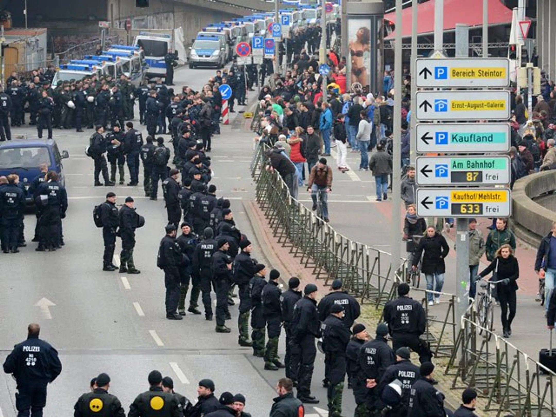 В Германии проходят многотысячные демонстрации против мусульман - Image Kapital.kz