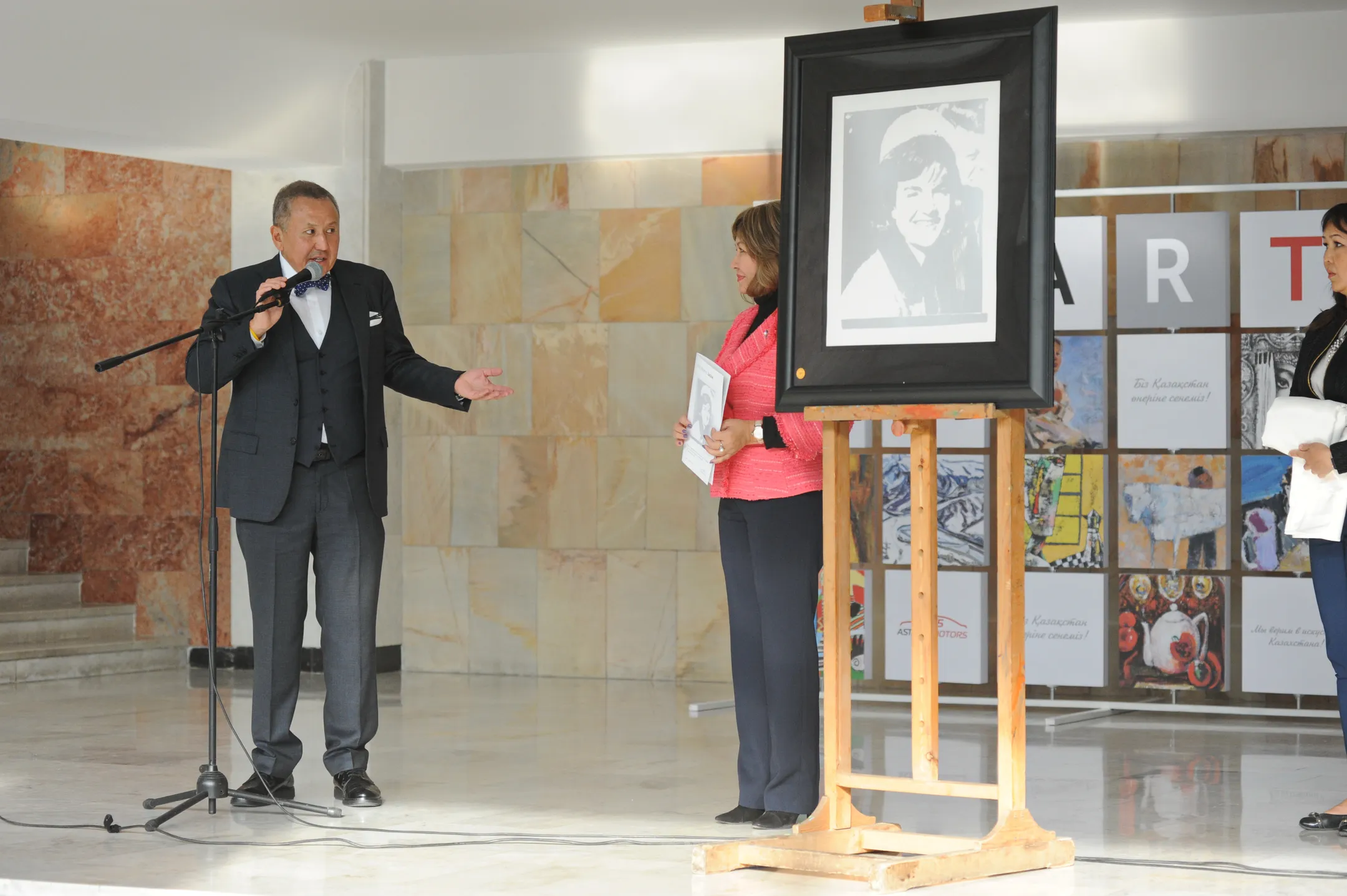 Нурлан Смагулов подарил музею имени Кастеева картину Энди Уорхола - Image Kapital.kz