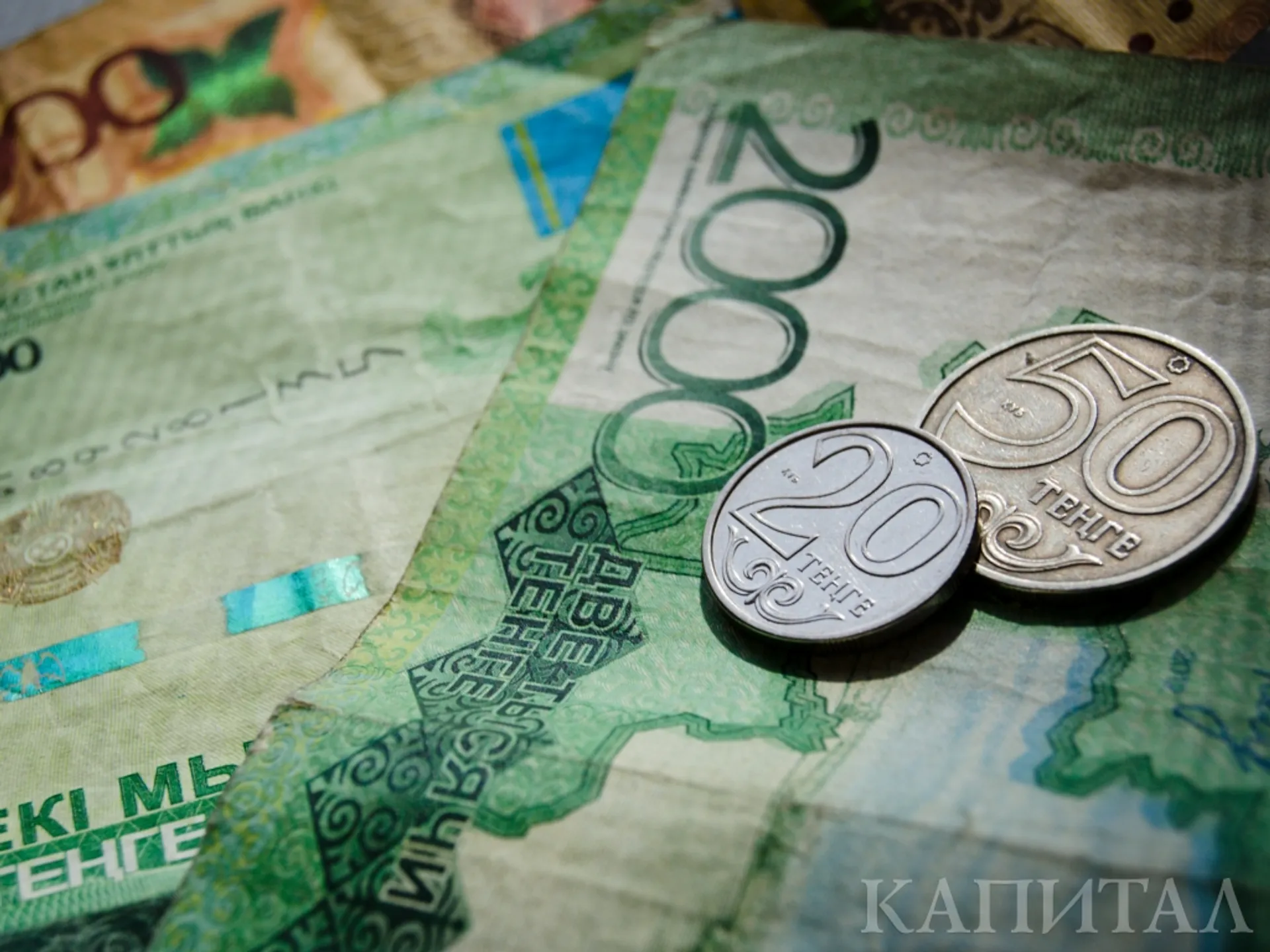 Капитал - Курс доллара на бирже: 383,02 тенге