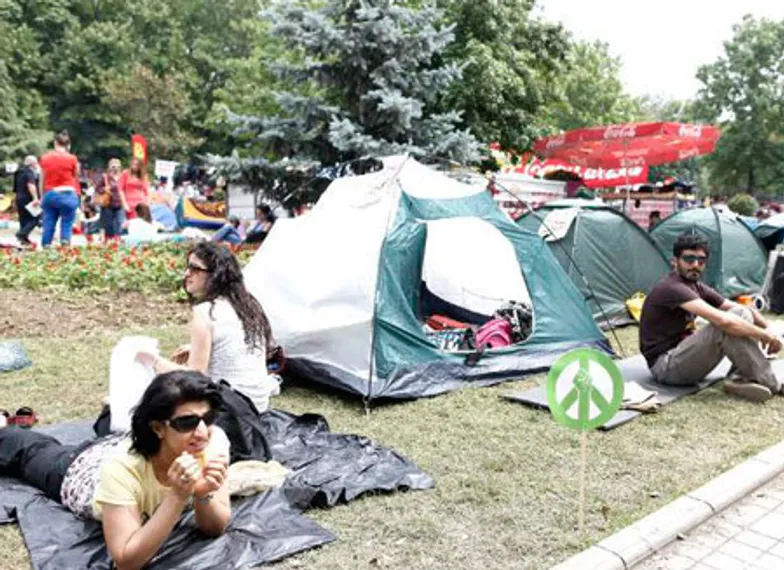 Капитал - Протестующим больше не позволят находиться в парке Гези