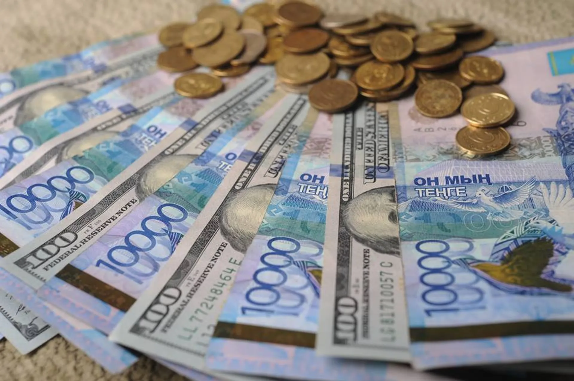 Капитал - Доллар вырос до 343 тенге