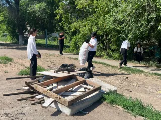 Капитал - В Уральске прошла акция «Біз таза ел үшін»