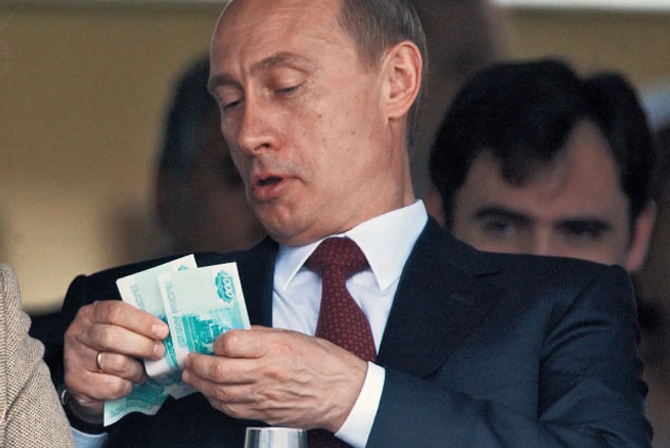 Путин увеличил зарплату себе и Медведеву - Image Kapital.kz