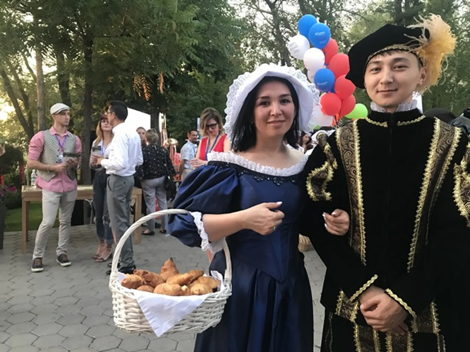 Капитал - Под сенью Собора Парижской богоматери – в Алматы отпраздновали день взятия Бастилии