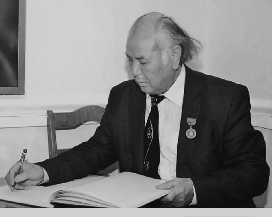 Президент выразил соболезнования родным и близким Дулата Исабекова