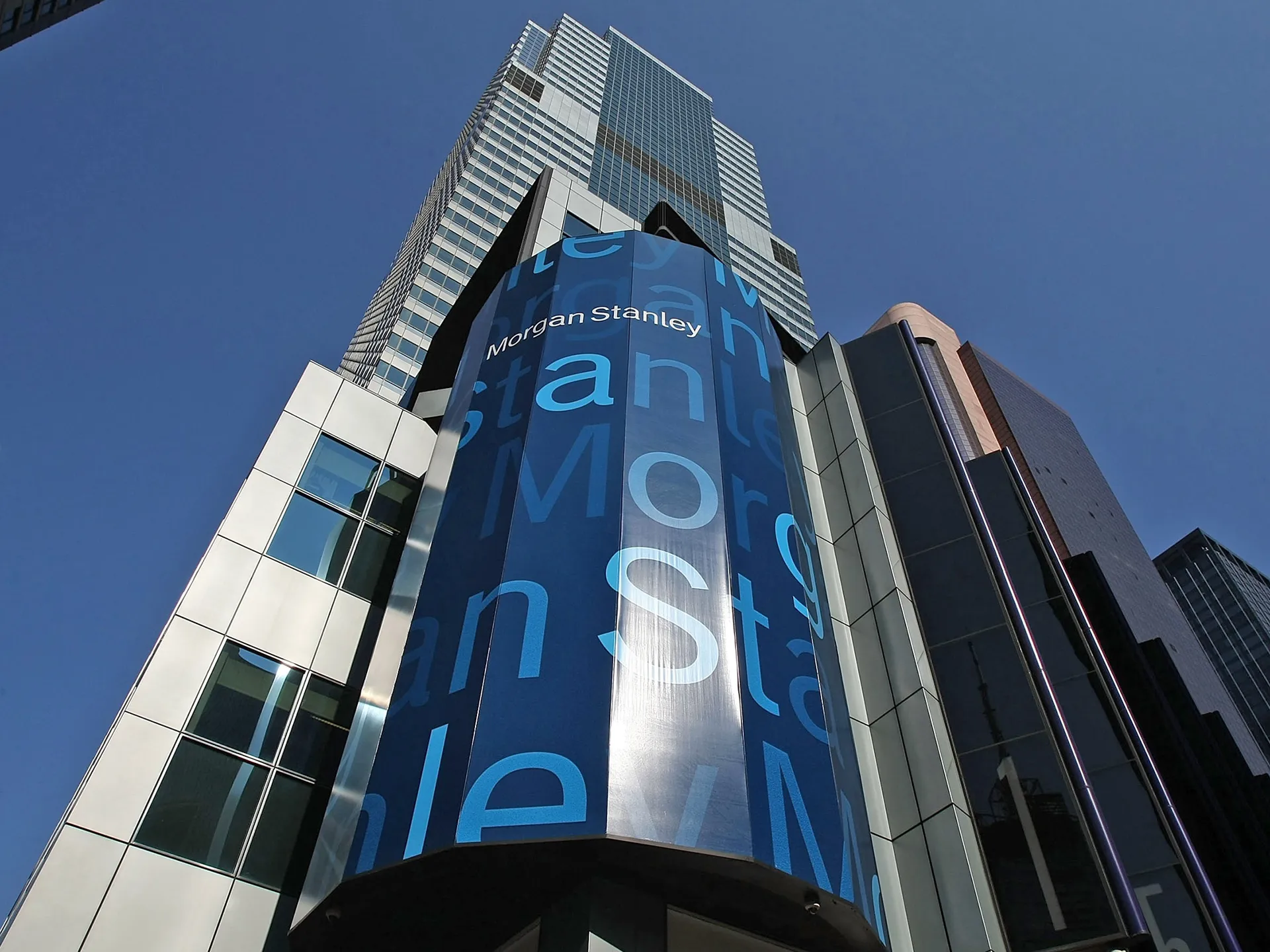 Капитал - Morgan Stanley советует ставить на укрепление рубля