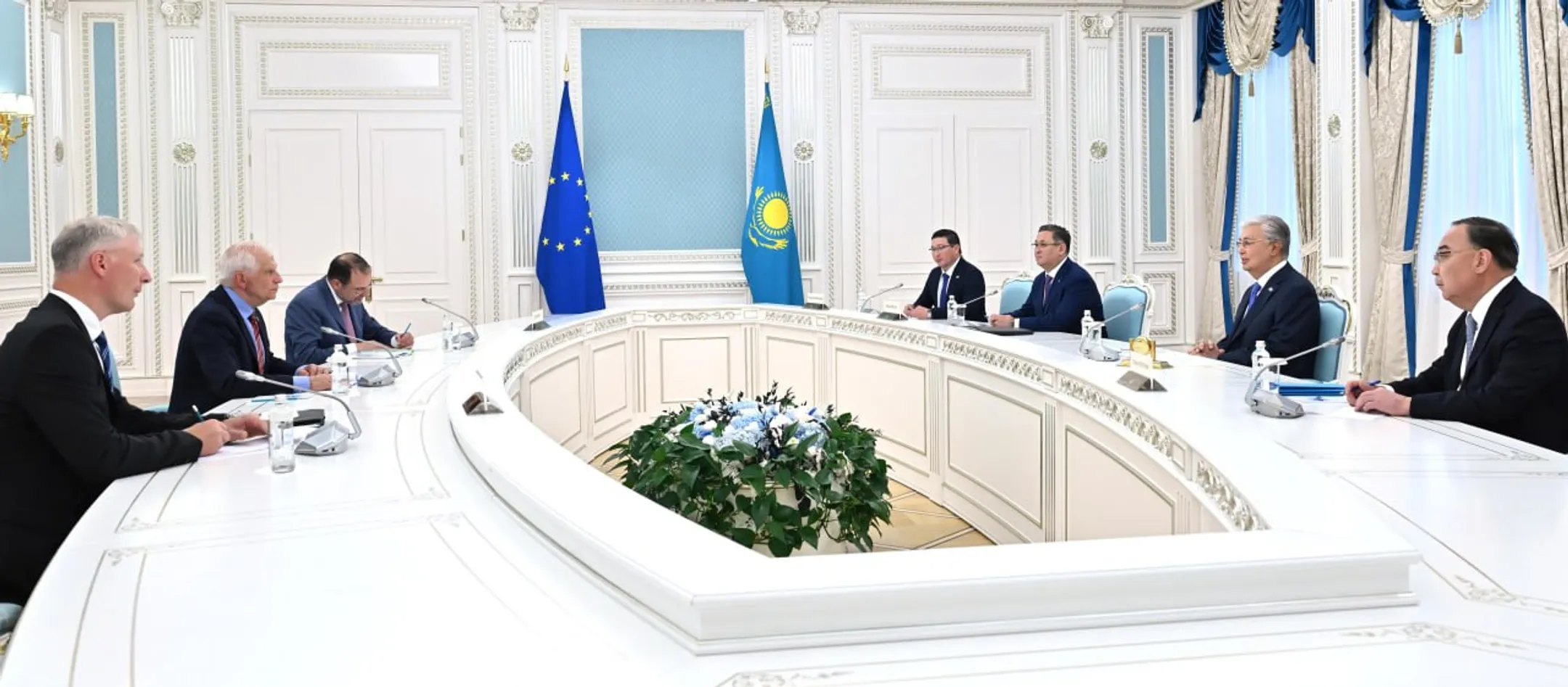 Президент провел встречу с Жозепом Боррелем - Image Kapital.kz