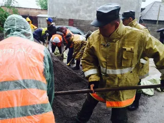 Капитал - В Алматы продолжается расчистка подтопленных районов