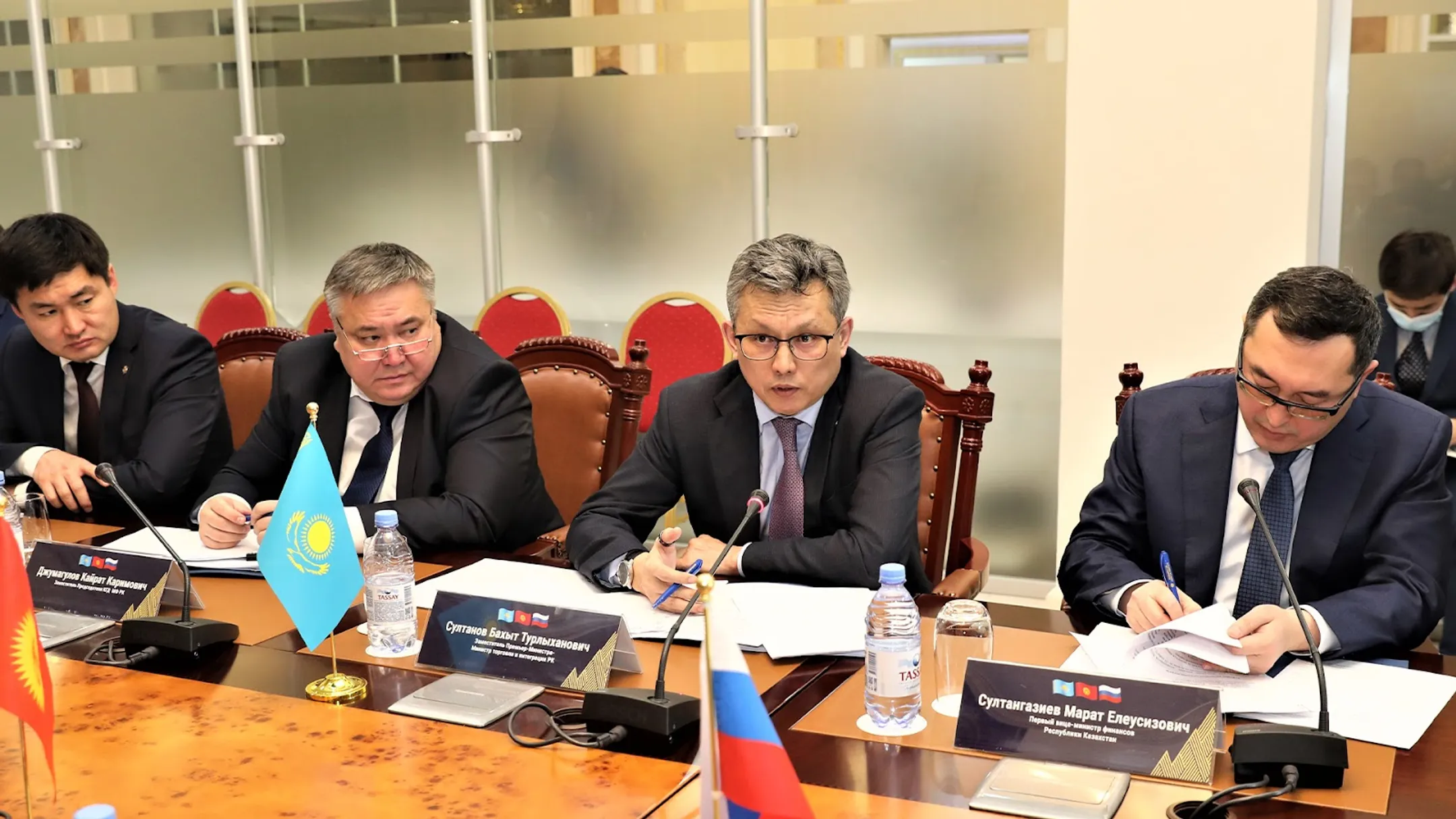 В ЕАЭС растет «серый» оборот китайских товаров - Бахыт Султанов - Image Kapital.kz