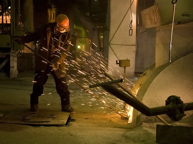 Капитал - Ахметов: Предприятия рассматривают сокращение штата