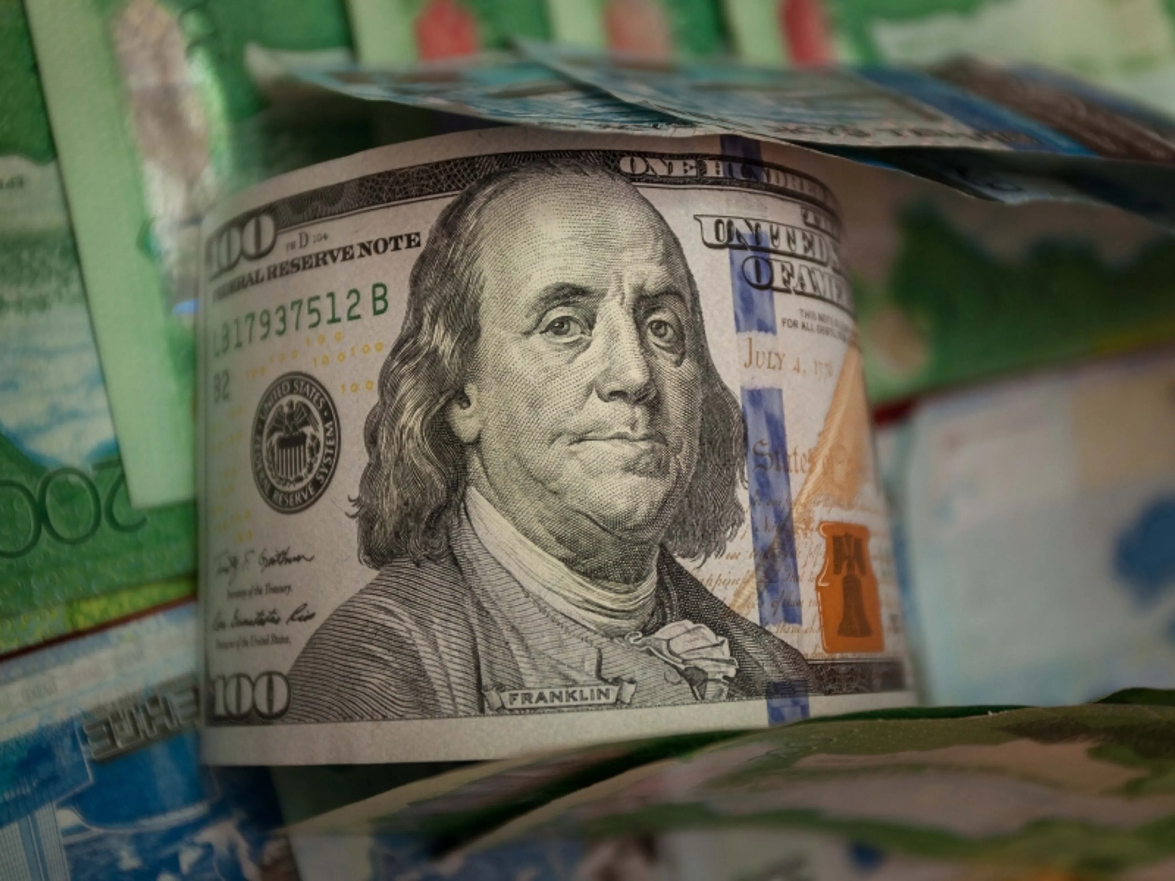 Капитал - Казахстанцы активно скупают доллары