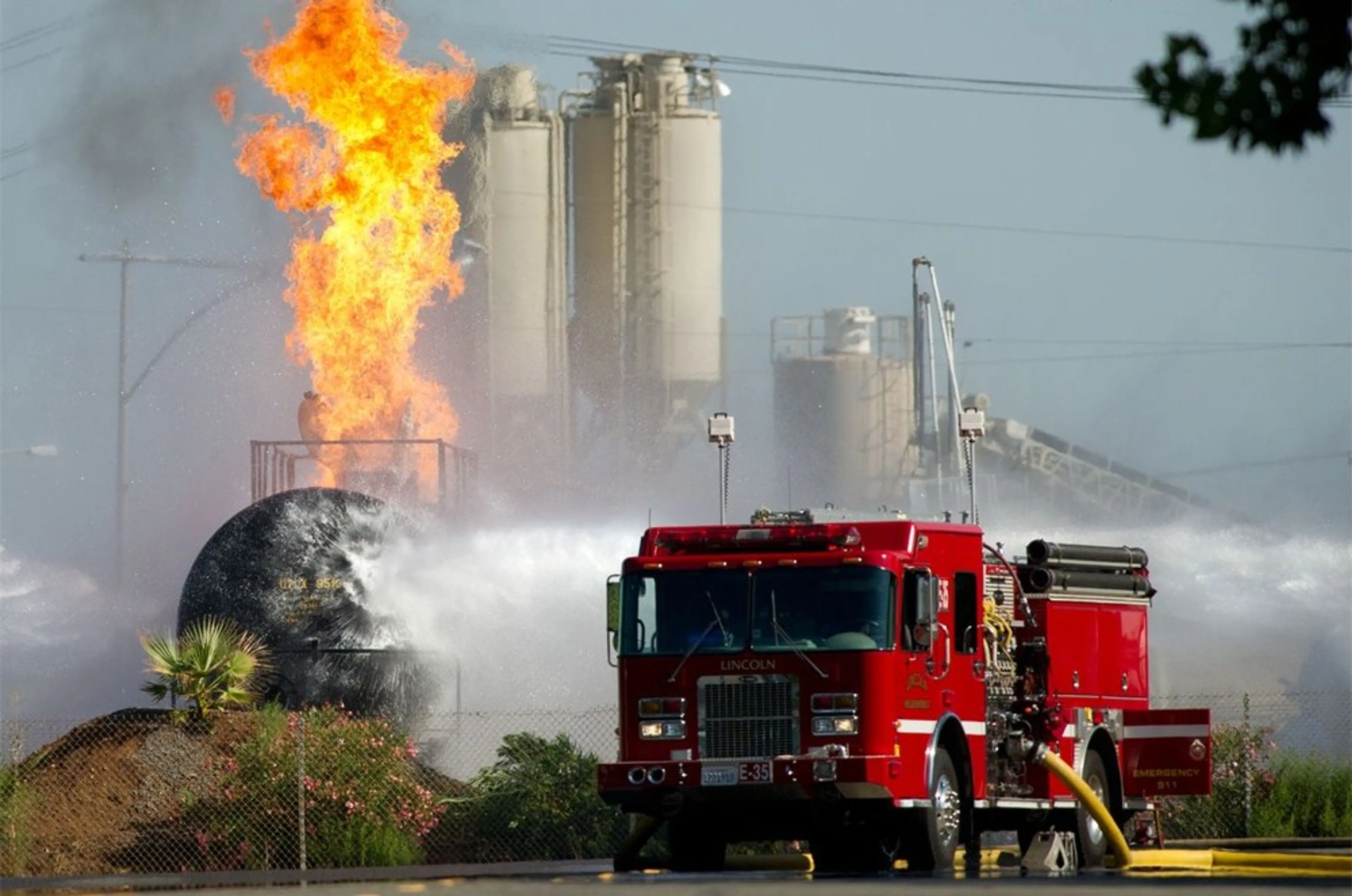 Капитал - В США взорвался состав с нефтью