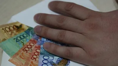 Сотрудники Антикоррупционной службы арестовали чиновника в Шымкенте