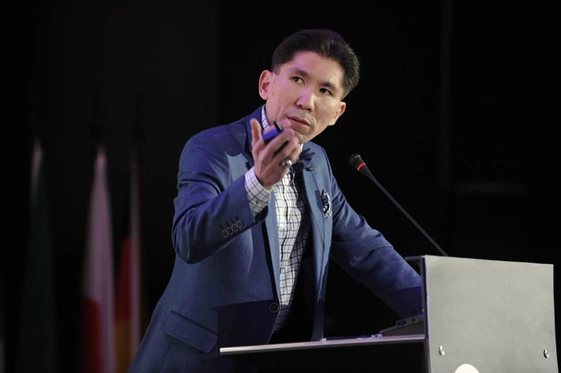 Капитал - Досым Сатпаев: Граждане Казахстана не могут идентифицировать себя