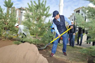 Капитал - Аким Астаны принял участие в общегородском субботнике