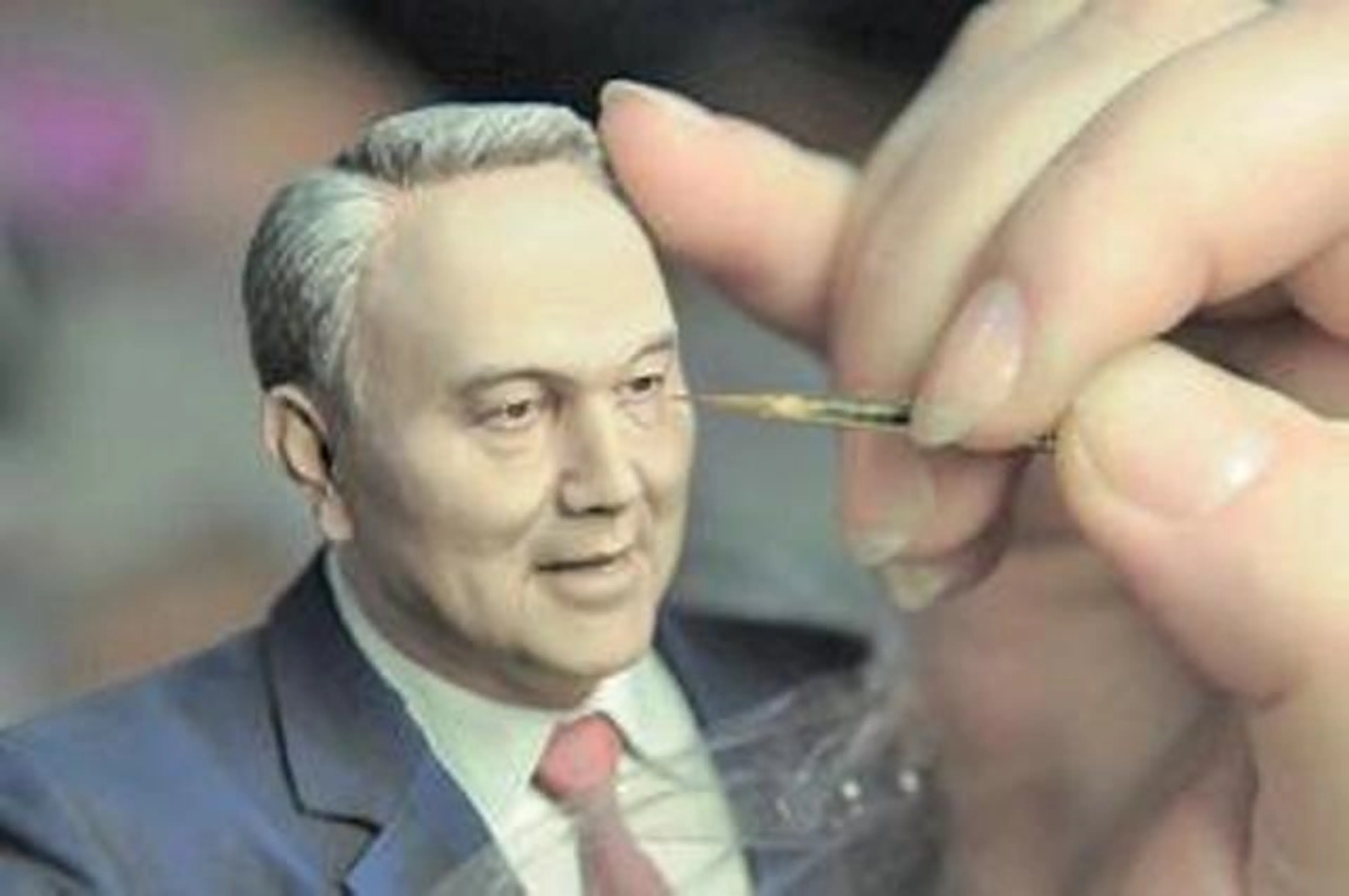 Капитал - Россиянин изготовил оловянную статуэтку Назарбаева