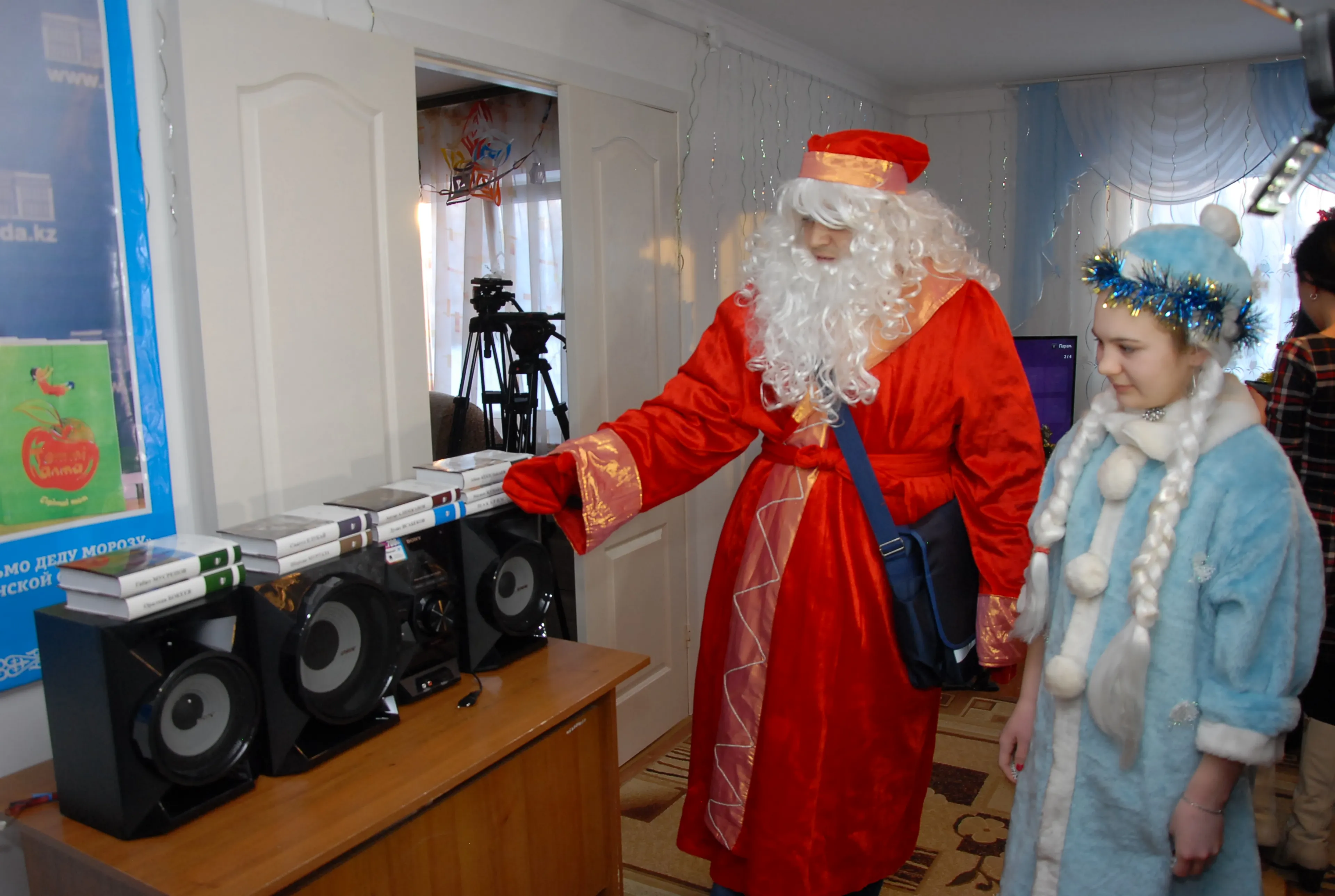 Капитал - Воспитанникам детской деревни вручили подарок президента РК