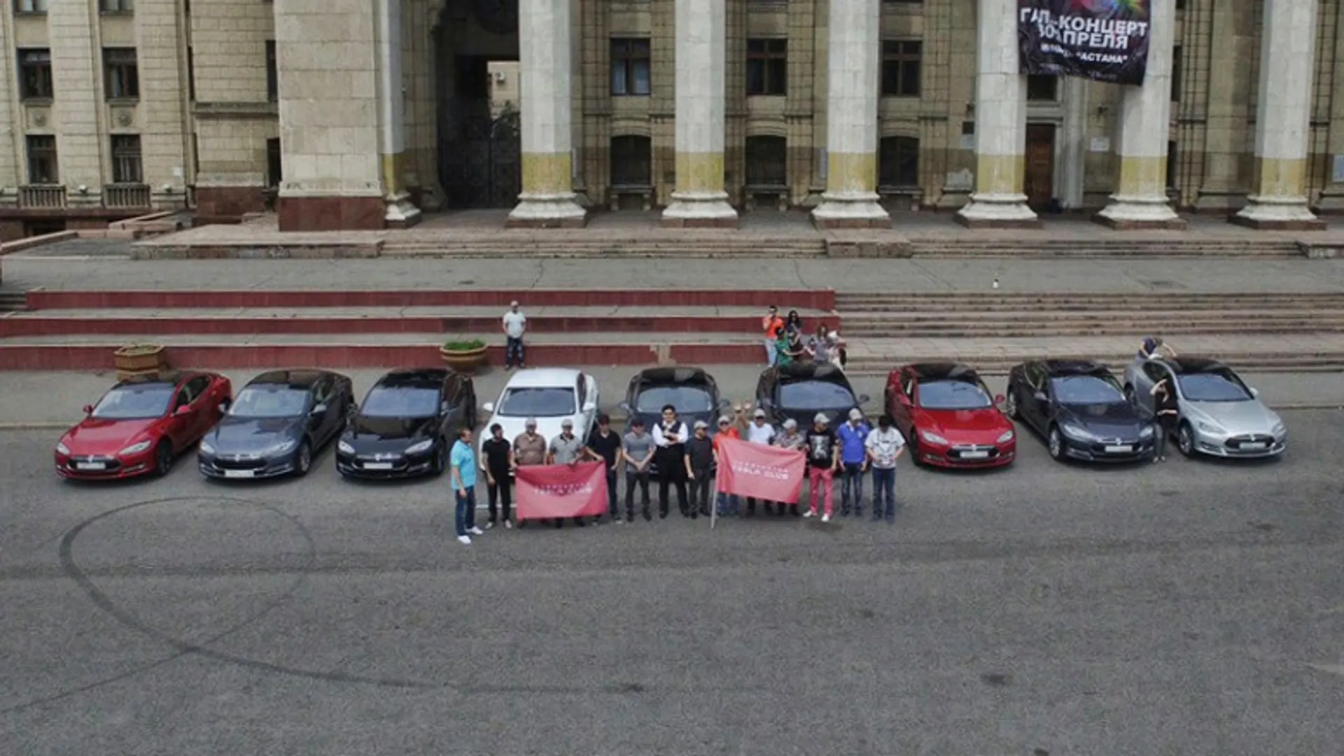 Капитал - В Алматы состоялся пробег Tesla