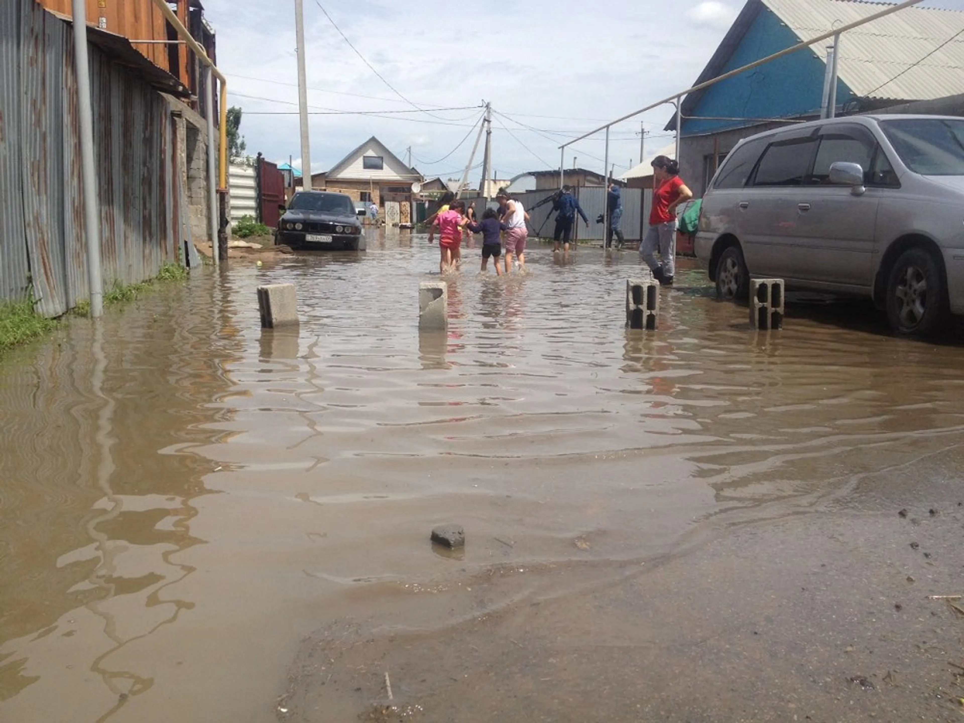 Капитал - Арыки в Алматы не справляются с аномальными дождями