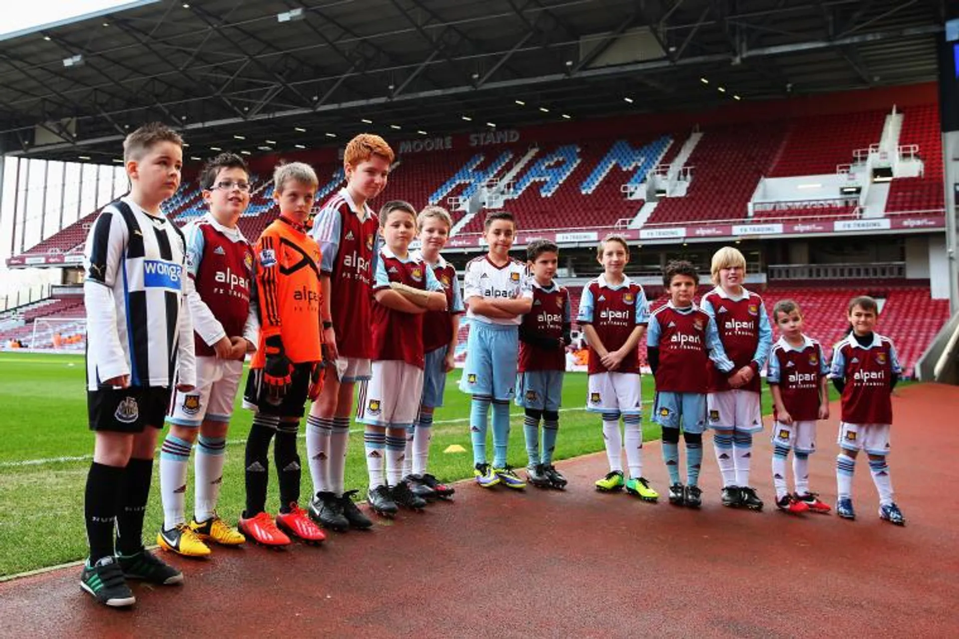 Капитал - АПЛ выделит 1 млрд фунтов клубам из низших лиг