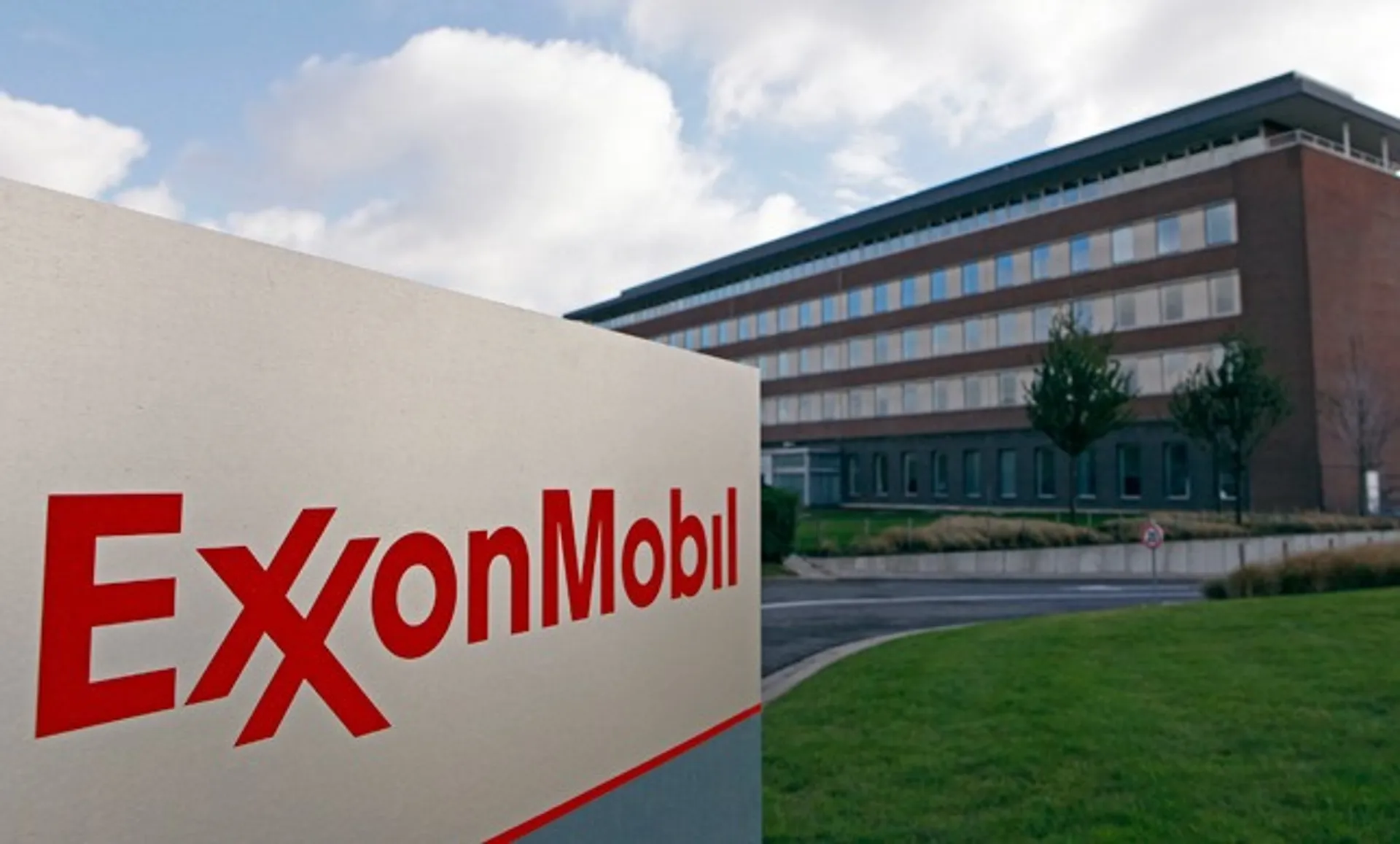 Капитал - Exxon Mobil сократила прибыль, Chevron терпит убытки