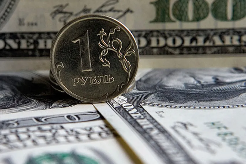 Капитал - Рублю в 2015 году еще предстоит пережить девальвационный шок