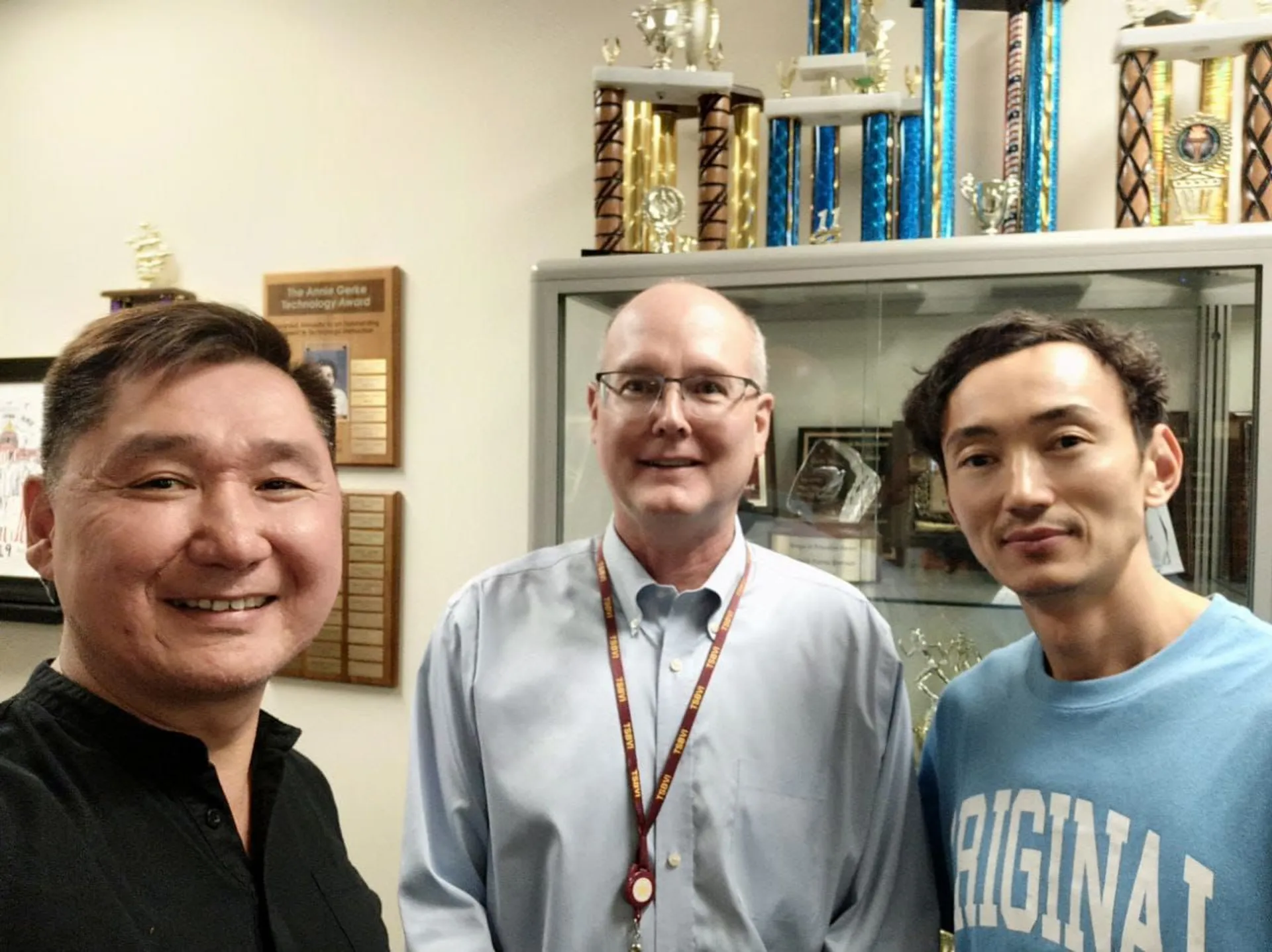 На фото: Галымжан Габдрешов, директор Техасской школы для незрячих и слабовидящих Miles Fain и Нурбек Енсебаев