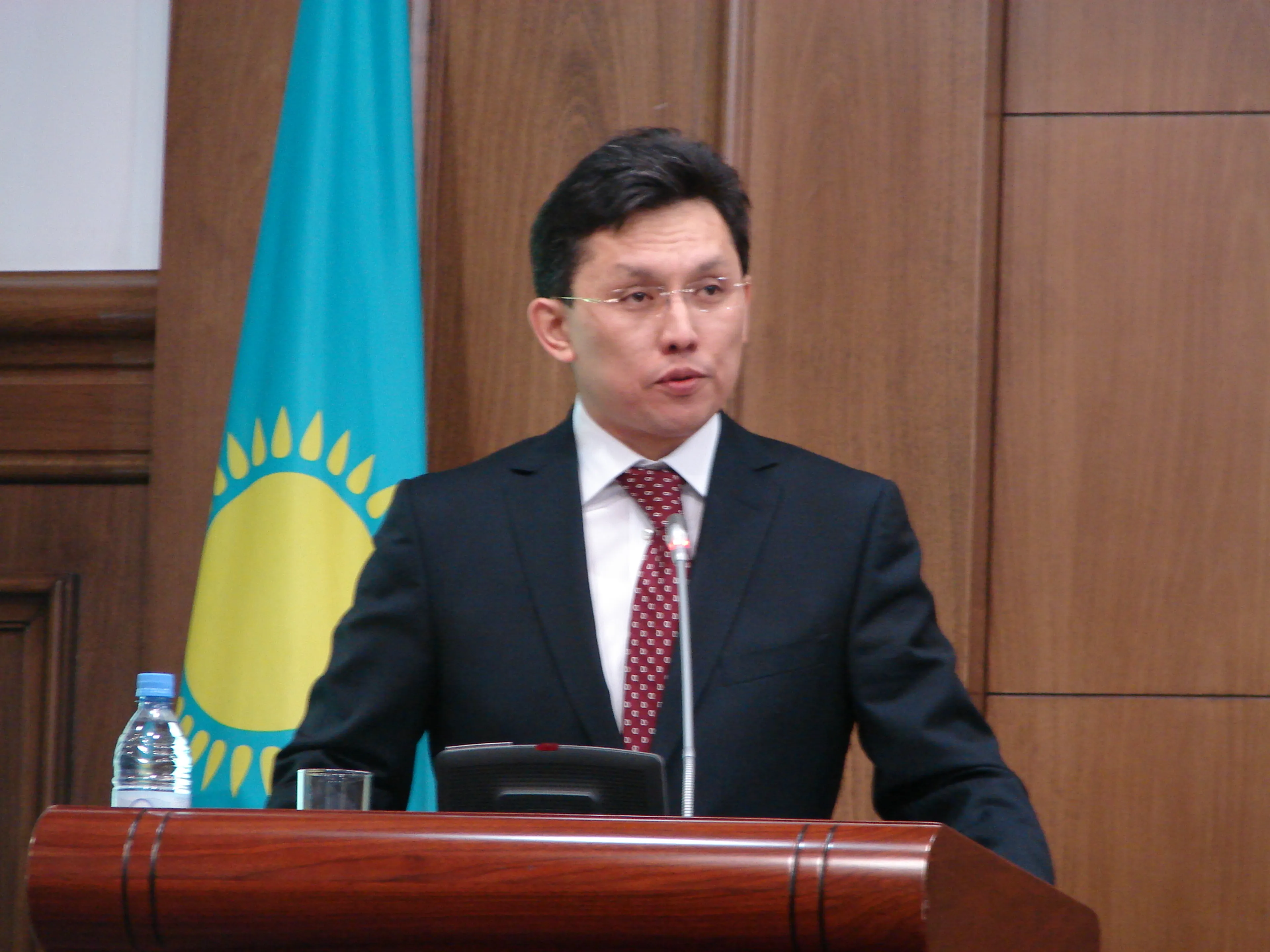 Капитал - Министр Бахыт Султанов рассказал сенаторам о новом бюджете