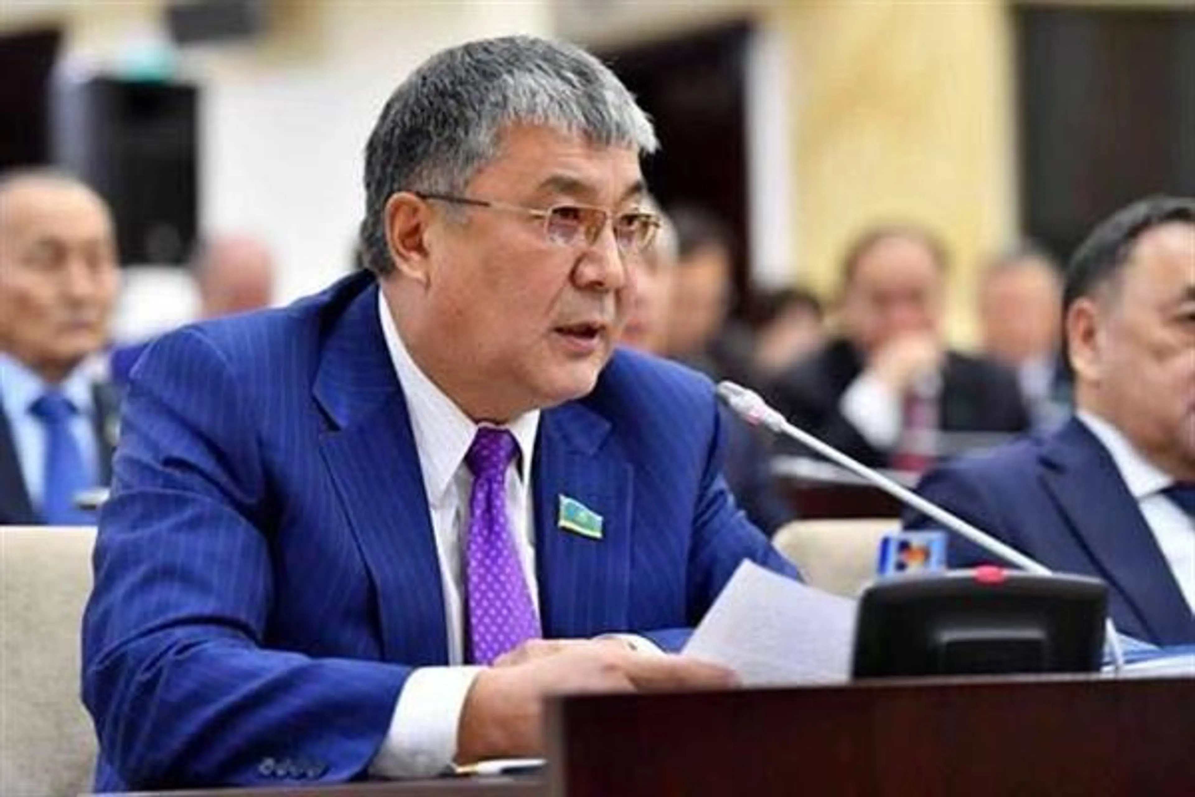 Капитал - Депутат предложил разрабатывать законы на казахском языке