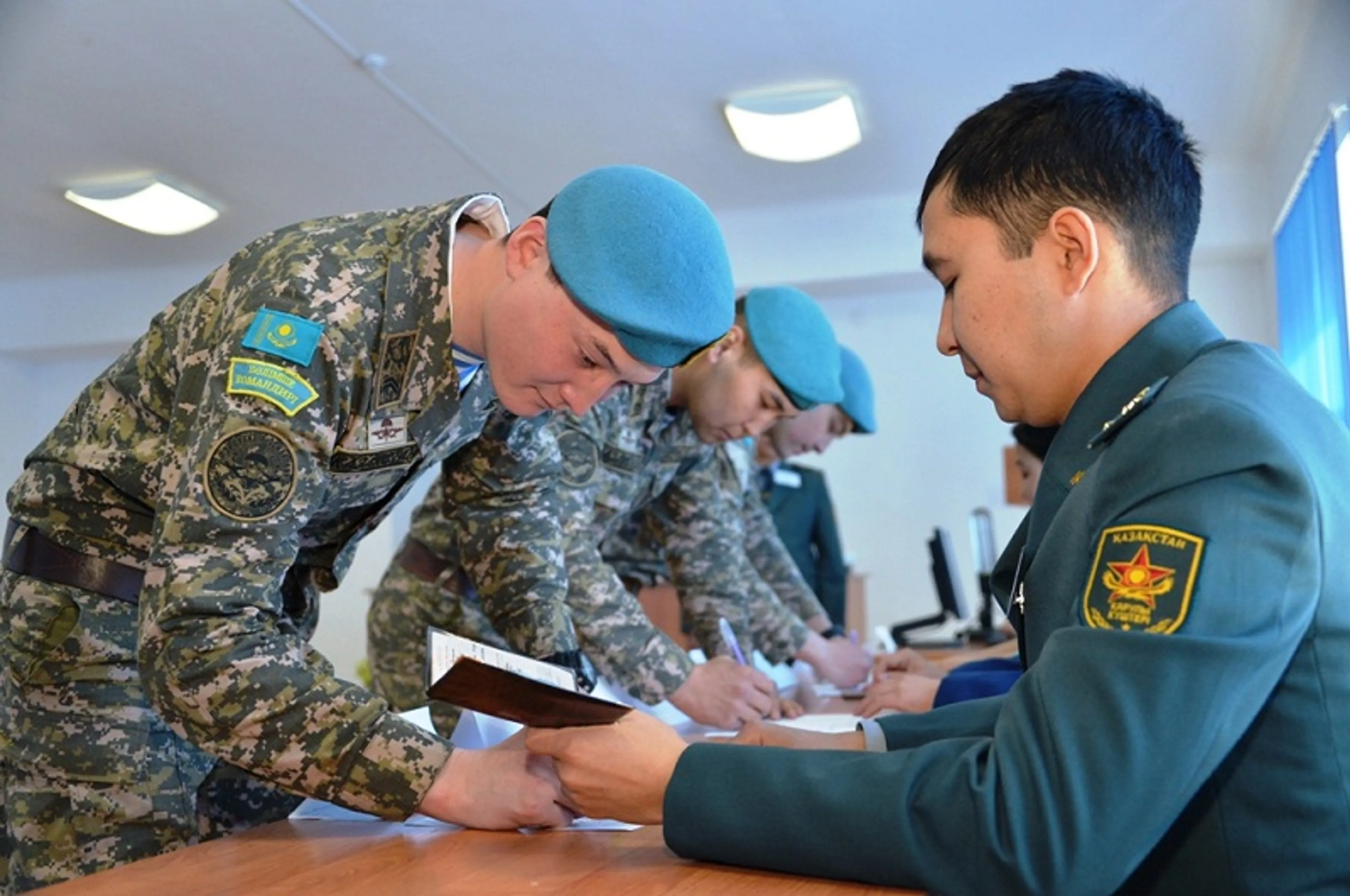 Капитал - Все военнослужащие РК впервые пришли на выборы в военной форме