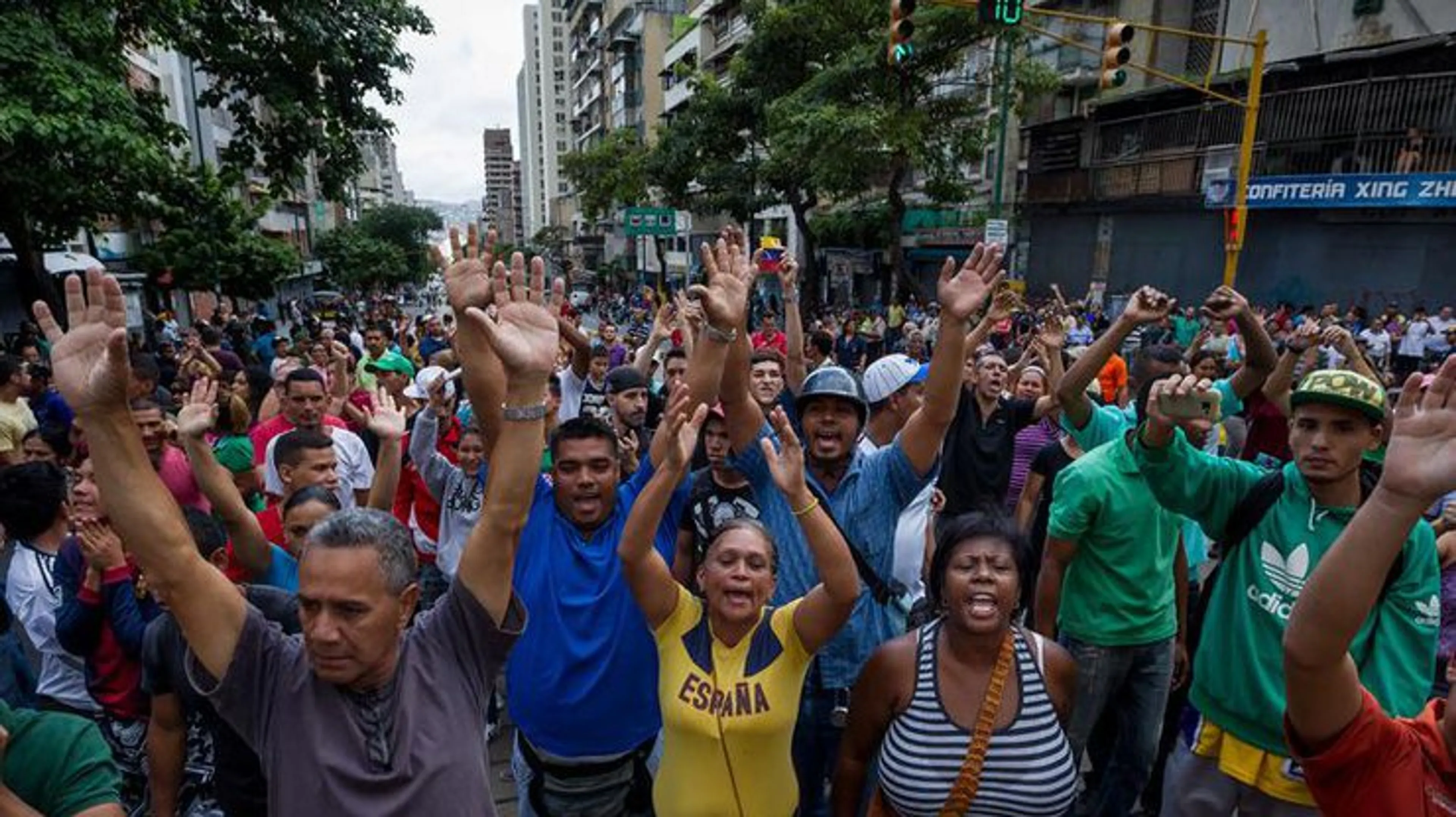 Капитал - Президент Венесуэлы повысил зарплаты бюджетникам на 60%