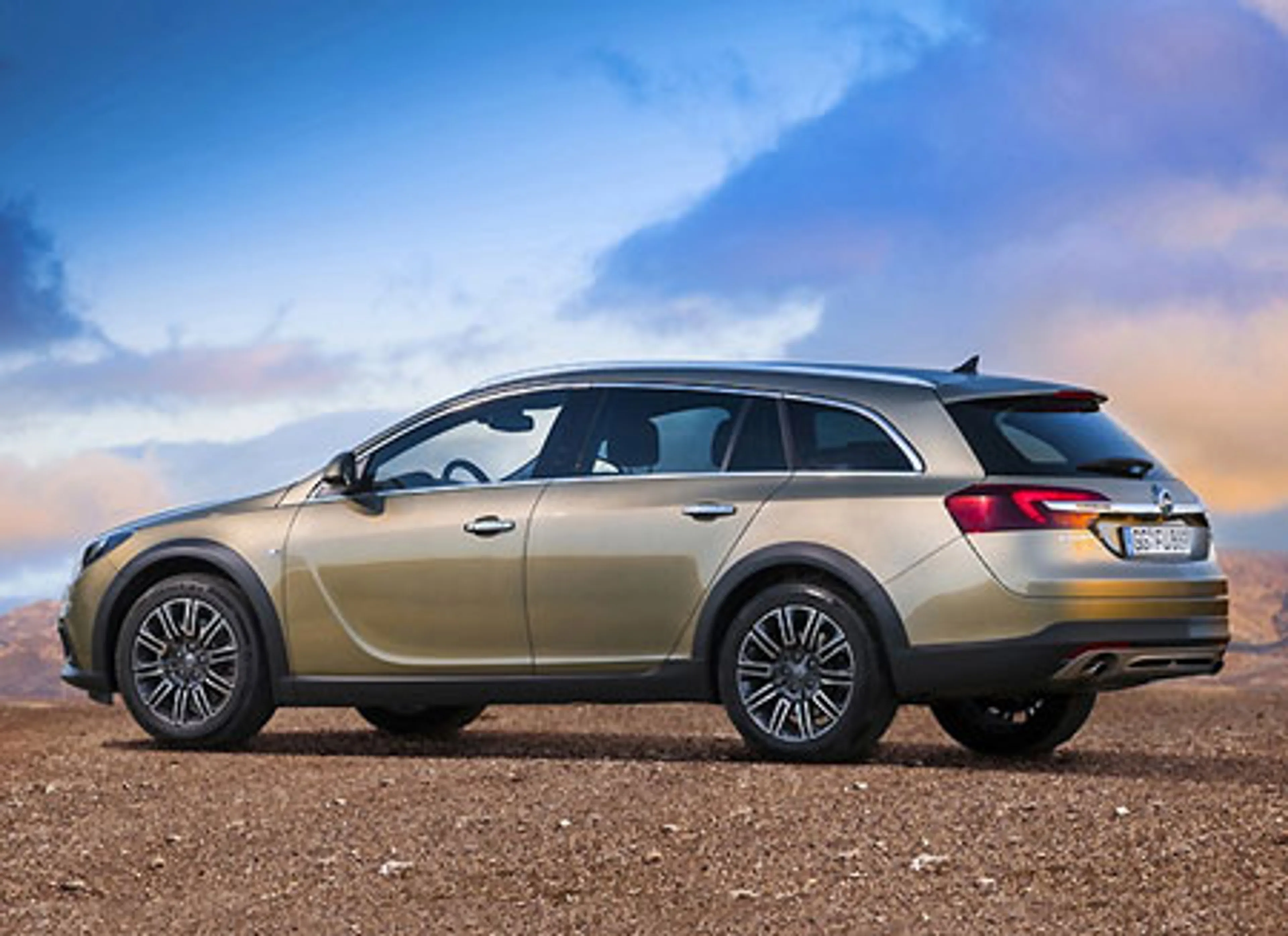 Капитал - Opel опубликовал фотографии нового универсала