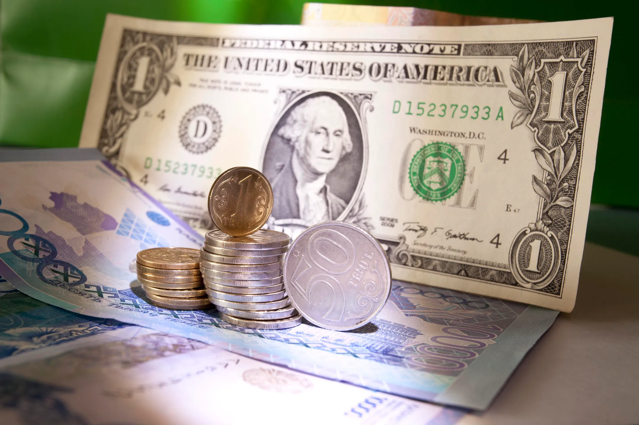 Средневзвешенный курс на вечерней сессии KASE - 239,35 за $1 - Image Kapital.kz