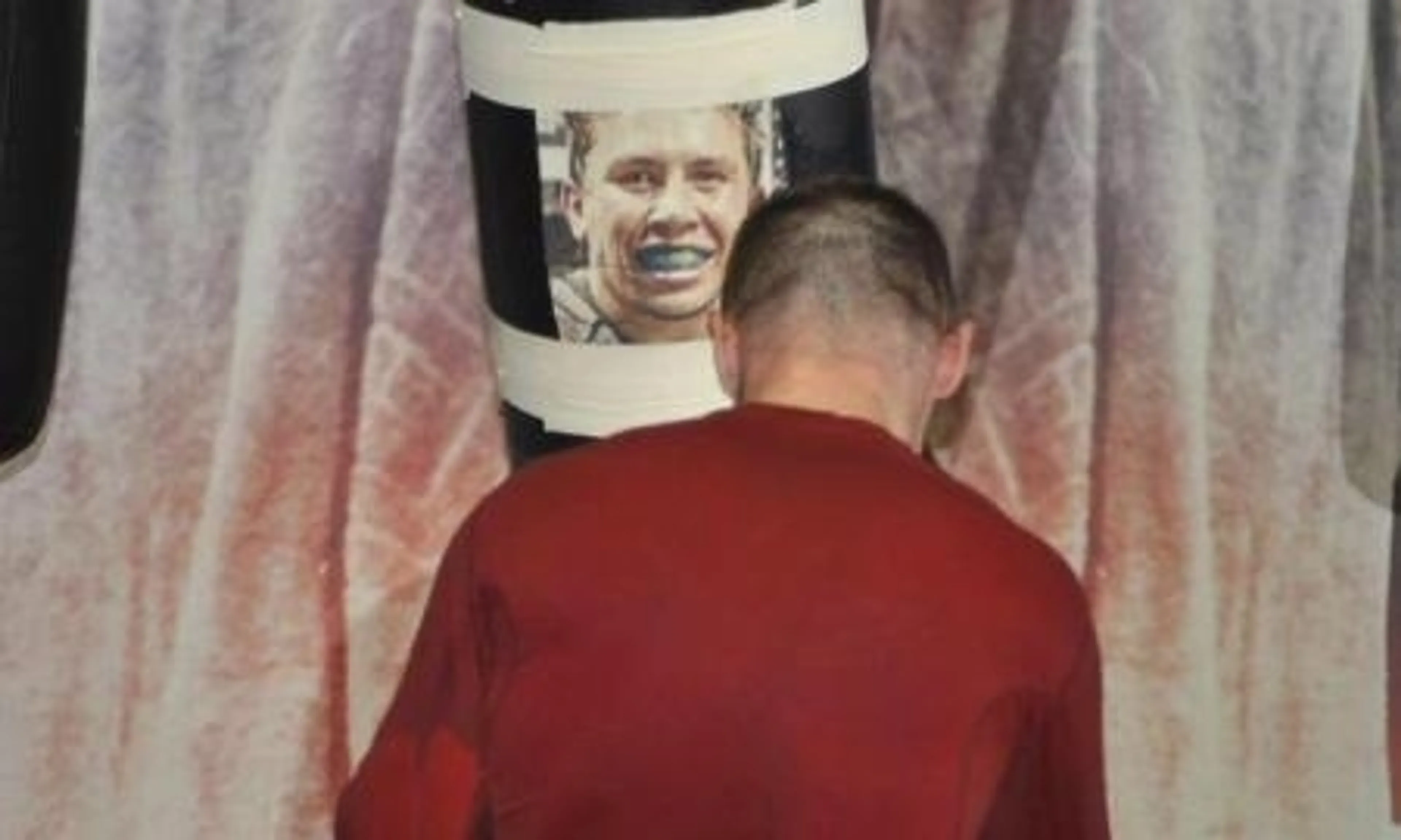 Капитал - Мюррей повесил фото Головкина на боксерскую грушу