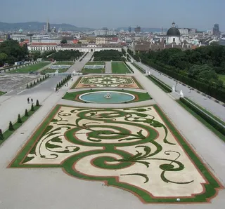 Капитал - «Веселый замок» Вены