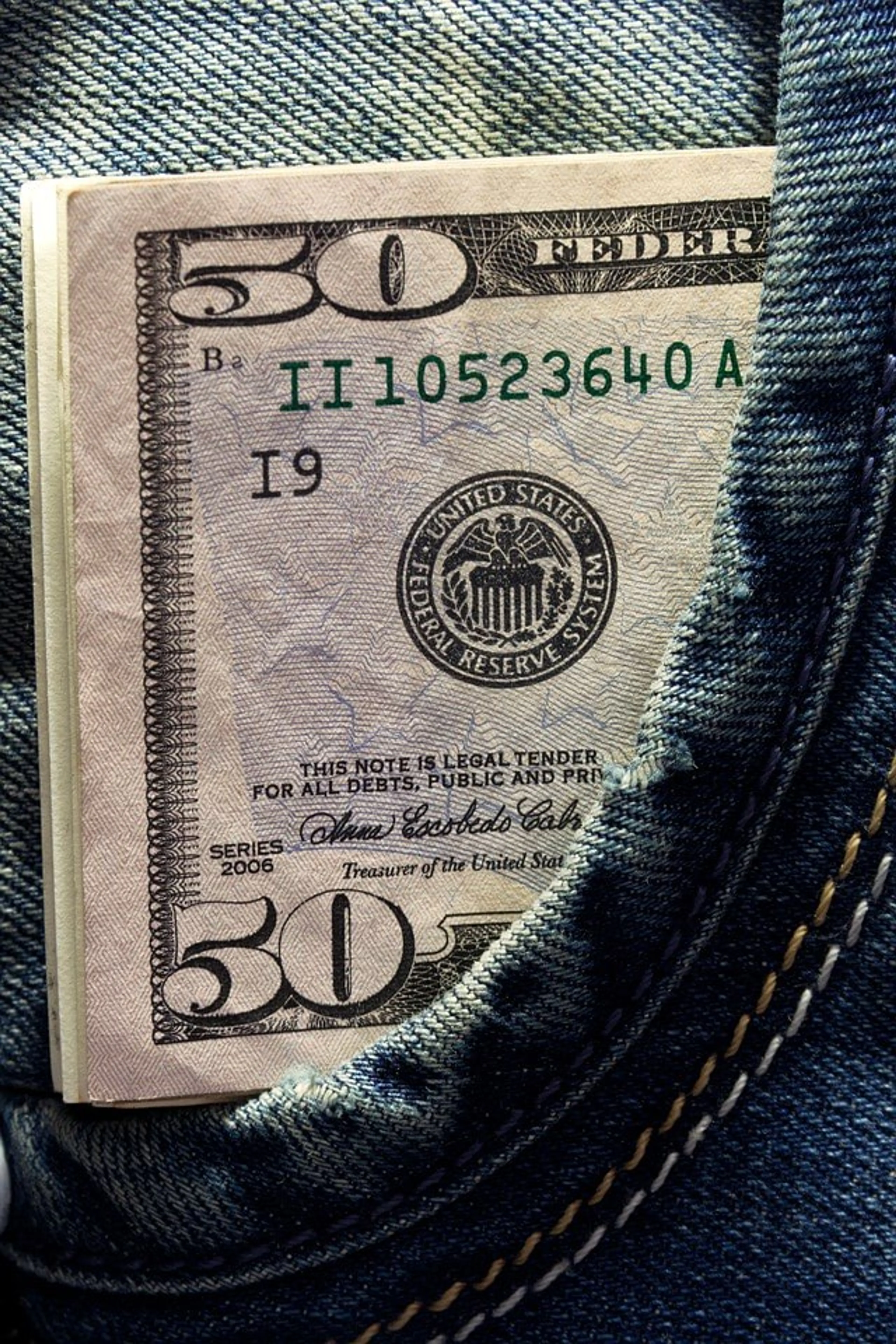 Капитал - Доля долларовых депозитов за три года снизилась до 49,4%