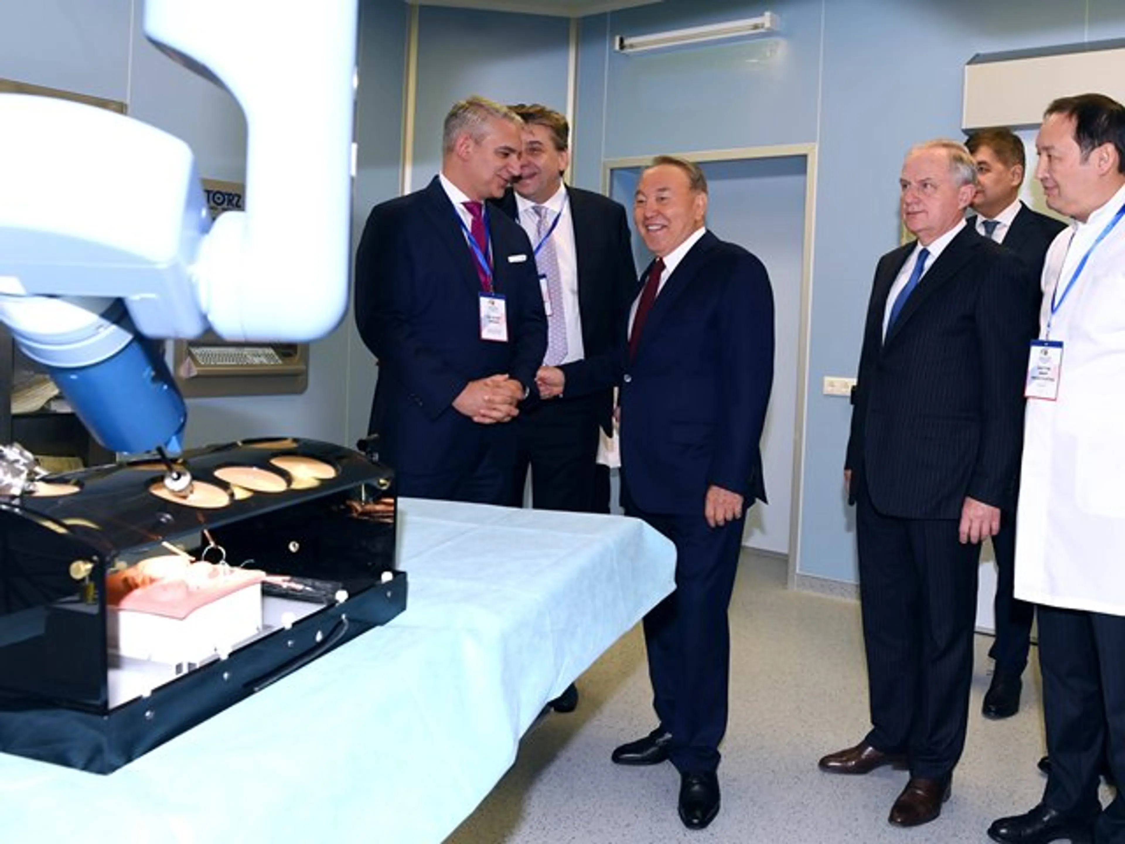 Капитал - Президент посетил центр роботизированной хирургии