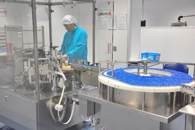 В ходе телемоста президент запустил в Шымкенте цех по выпуску лекарственных препаратов