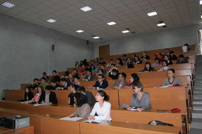 Капитал - Больше всего магистров в банковской и научной сферах