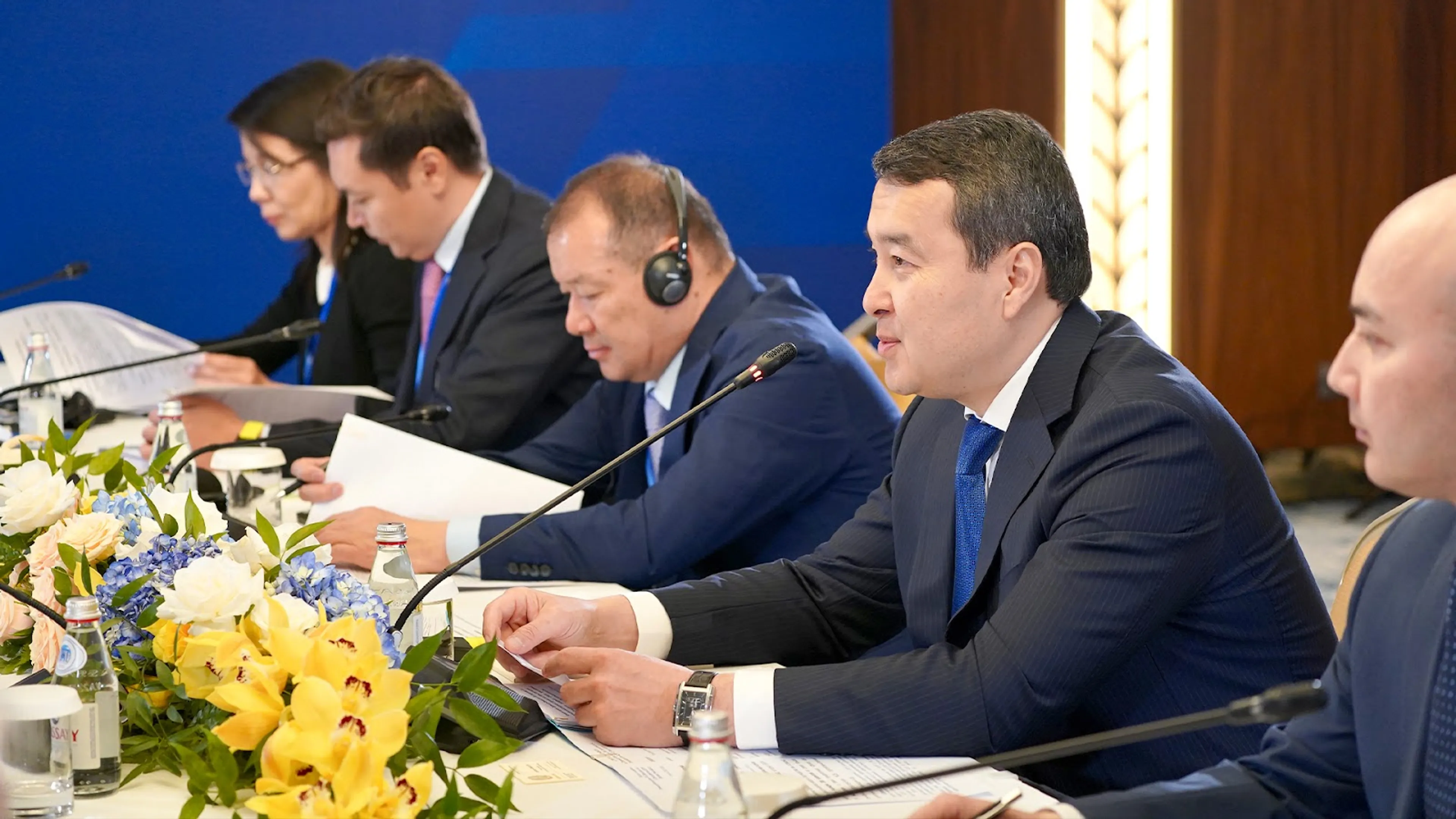 Капитал - Запуск новых проектов обсудил премьер с иностранными инвесторами