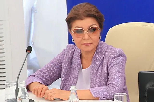 Как Казахстану избежать «большой дыры» в бюджете