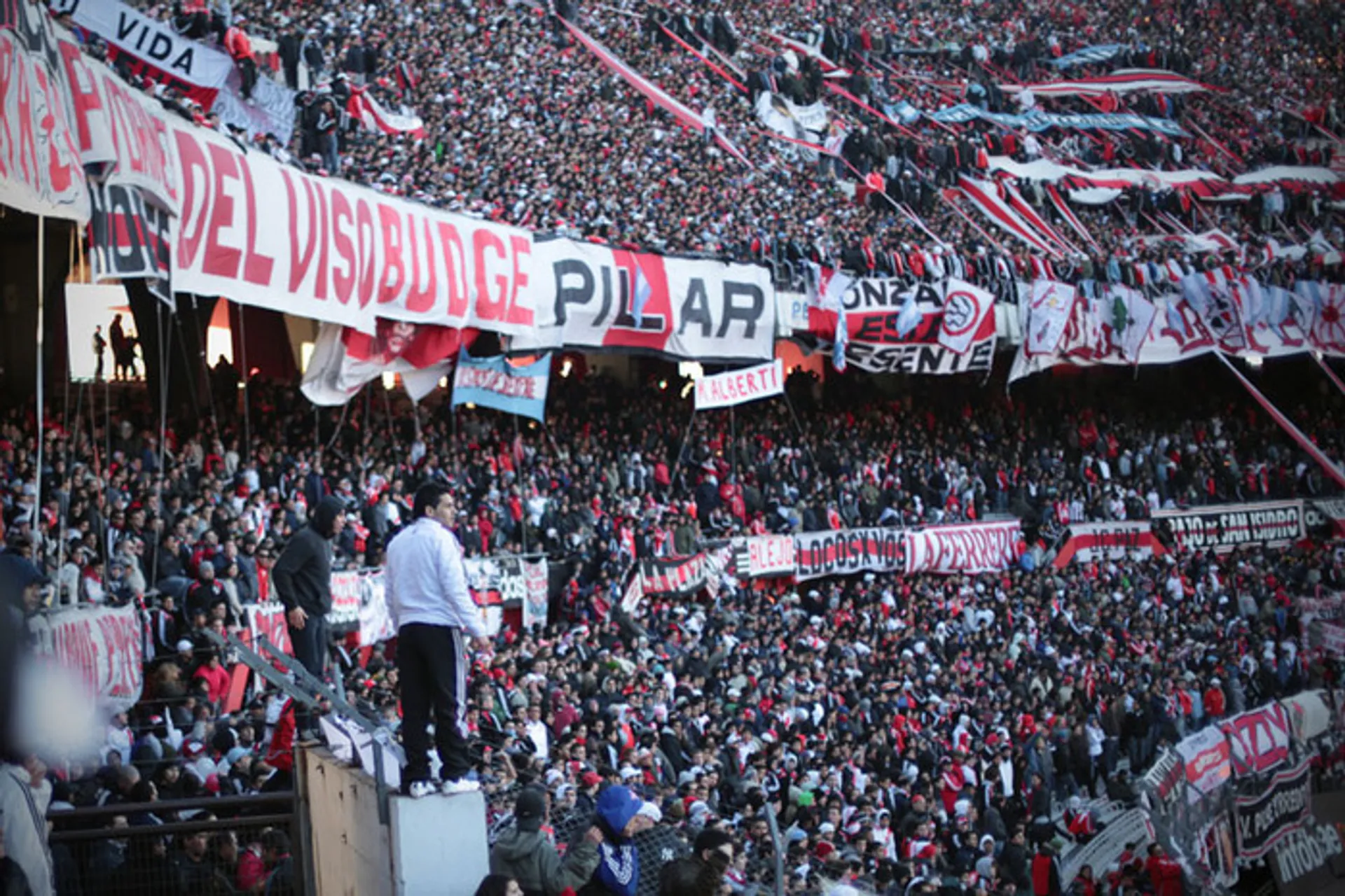 Капитал - AFA запретила болельщикам присутствовать на выездных матчах