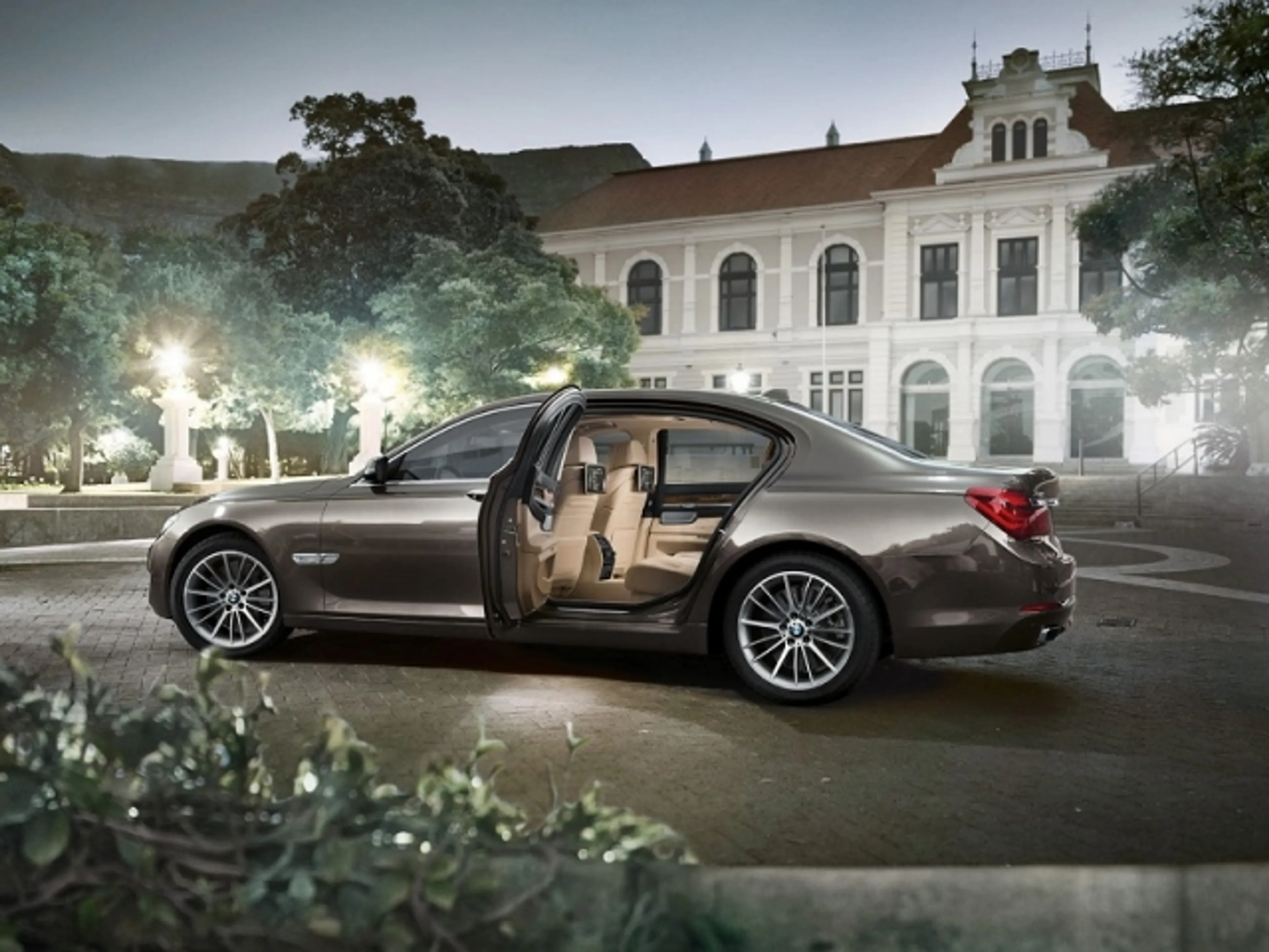 Капитал - BMW представит 7-Series размера XXL